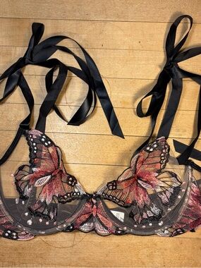 Sheer butterfly embroidery tie strap underwire bra